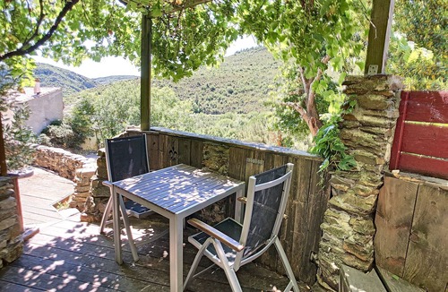La Liviniere House | Pleasant little house with shared swimming pool