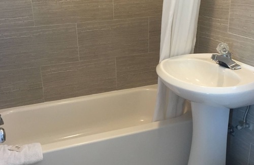 Clearview Township Hotel | Pleasant Manor Motel