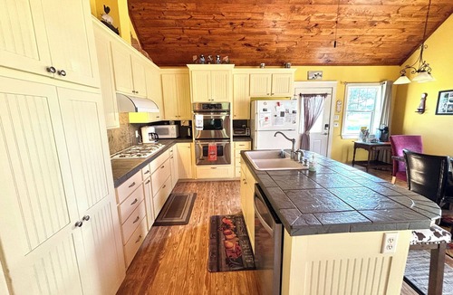 Canton House | PLEASANT PLACE GETAWAY n2 BEDROOM, LOFT with stairs, 2 BATHROOMS