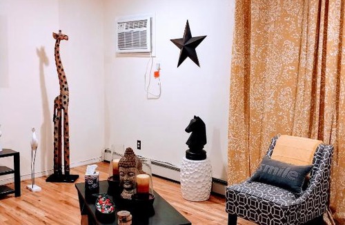 Queens House | Pleasant Place Rooms