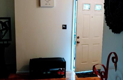 Queens House | Pleasant Place Rooms