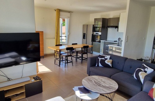 Prevessin-Moens Apartment | Pleasant room