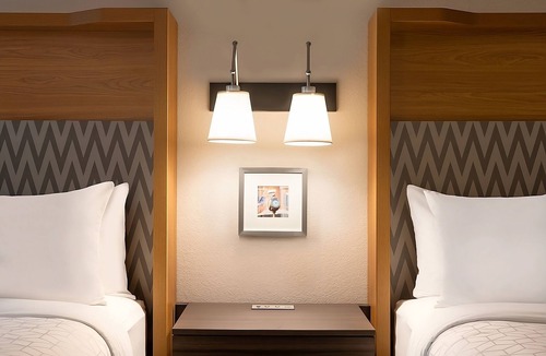 Fort Worth Hotel | Pleasant Stay, Convenient Location! 2 Contemporary Units! Indoor Swimming Pool