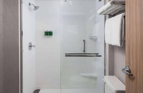 Bee Cave Hotel | Pleasant Stay, Convenient Location! 2 Modern Units, Close to Lake Pointe Park