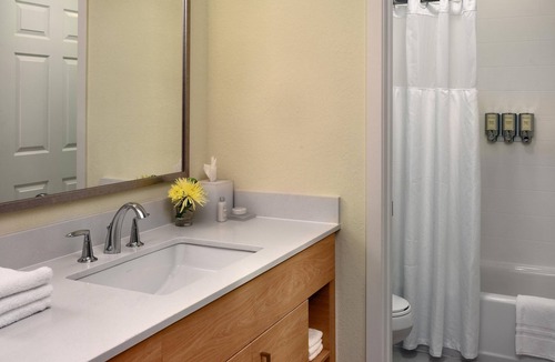Westlake Hotel | Pleasant Stay, Convenient Location! 3 Relaxing Units, Free Parking