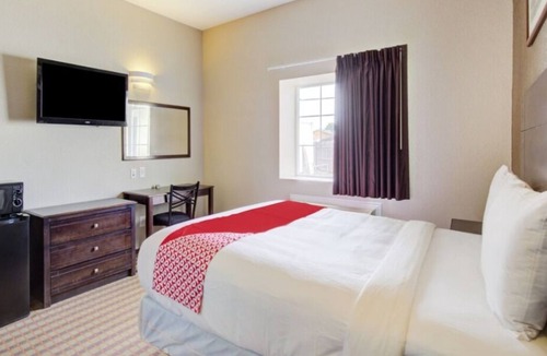 Dilley House | Pleasant Stay, Convenient Location Near Leona River! Free Onsite Parking!