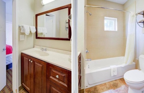 Dilley House | Pleasant Stay, Convenient Location Near Leona River! Free Onsite Parking!