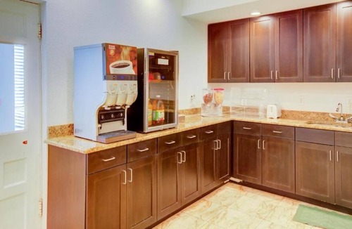 Dilley House | Pleasant Stay, Convenient Location Near Leona River! Free Onsite Parking!
