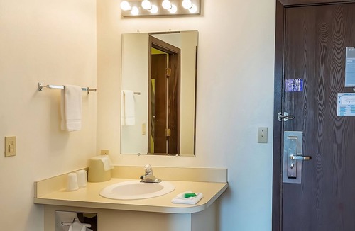 Shelby Hotel | Pleasant Stay, Convenient Location! Near Shelby Splash Park and Pool