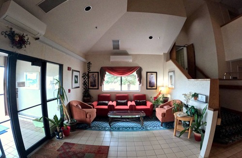 Brooklyn Hotel | Pleasant Stay Inn & Suites
