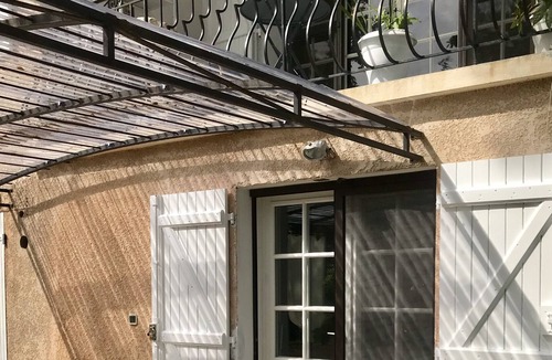 Le Cannet-des-Maures Apartment | Pleasant studio in Mas Provençal