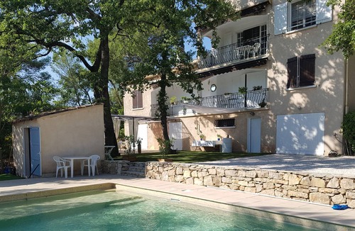 Le Cannet-des-Maures Apartment | Pleasant studio in Mas Provençal