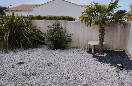 LHoumeau Apartment | Pleasant studio with private courtyard