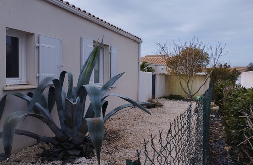 LHoumeau Apartment | Pleasant studio with private courtyard
