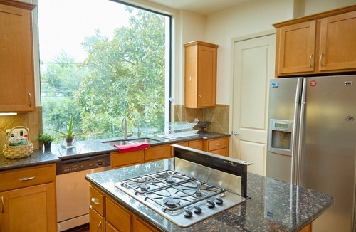 Washington Ave./ Memorial Park House | Pleasant townhome with AC in vibrant Houston