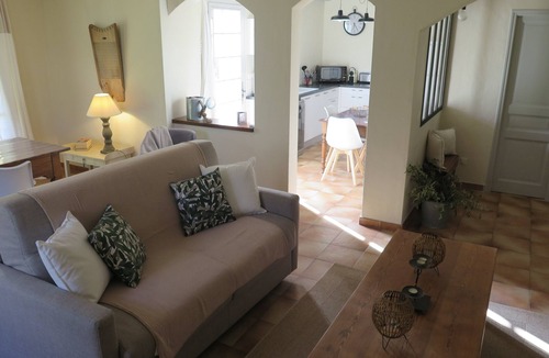 Apt Villa | Pleasant villa with garden and private pool