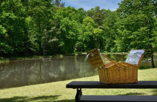 Fayetteville Bed & Breakfast | Pleasanton Courtyard Bed and Breakfast