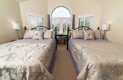 Fayetteville Bed & Breakfast | Pleasanton Courtyard B&B
