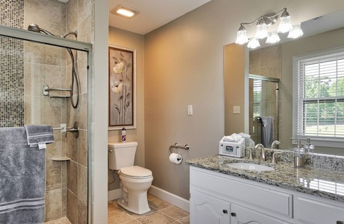 Fayetteville Bed & Breakfast | Pleasanton Courtyard B&B