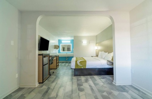 Pleasanton Hotel | Pleasanton Stay | 1 Unit | Near W Oaklawn Rd
