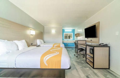Pleasanton Hotel | Pleasanton Stay | 1 Unit | Convenient W Oaklawn Rd Location