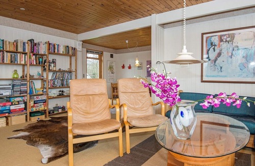 Bønnerup Strand House | Pleasing Holiday Home in Glesborg with Terrace