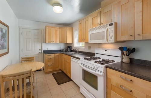 Opal Cliffs Apartment | Pleasure Point Cottage #A- pet friendly