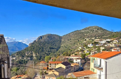 Aspremont Apartment | Pleasures between sea and mountains