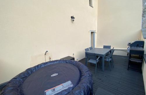 Foix House | Plein centre, parking jardin 4 chambres