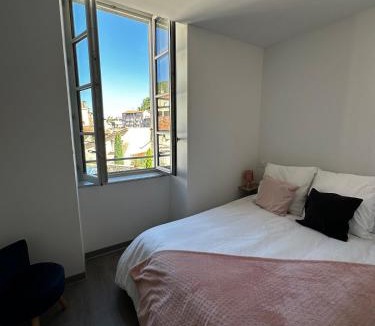 Foix House | Plein centre, parking jardin 4 chambres
