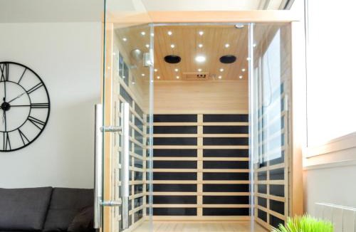 Aix-les-Bains City Center Apartment | Plein centre-ville T2 avec sauna