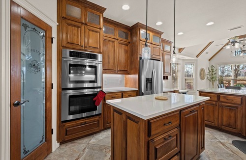 Bentonville House | Plentywood Escape: Home Theatre, Fire Pit, & 10 Min To DTBville