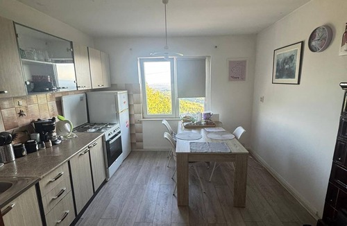 Breznik Plesivicki Apartment | Plesivica Hillside HolidayHome/Hot-Tub - 1 Bedroom