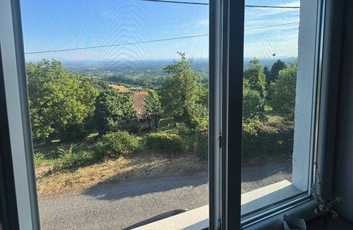 Breznik Plesivicki Apartment | Plesivica Hillside HolidayHome/Hot-Tub - 1 Bedroom
