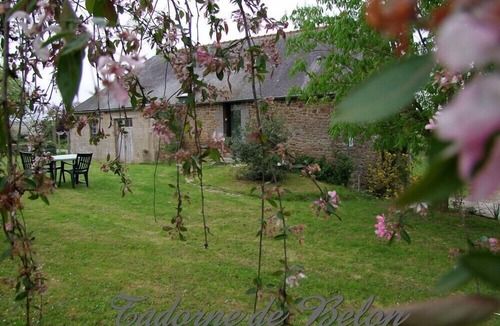 Pleudihen-sur-Rance Cottage | Pleudihen/Rance between St Malo and Dinan Stone house 2 ears 1-2 pers QUIET