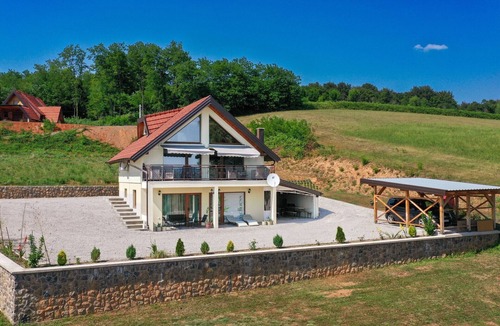 Barilovic House | Plivanje u zalazak sunca - Three Bedroom House