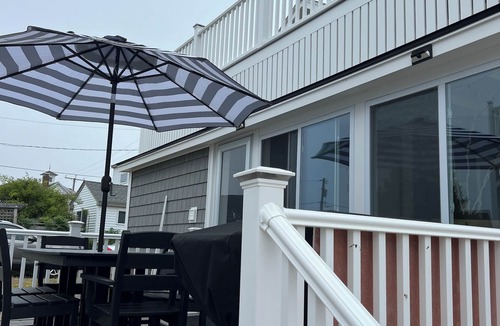 Newbury House | Plum Island Chic Cottage-Steps to Beach!n