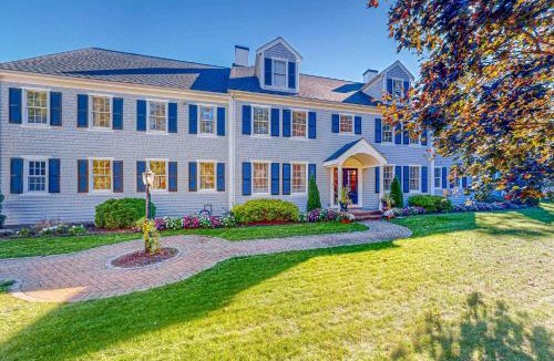 West Barnstable House | Plum Paradise