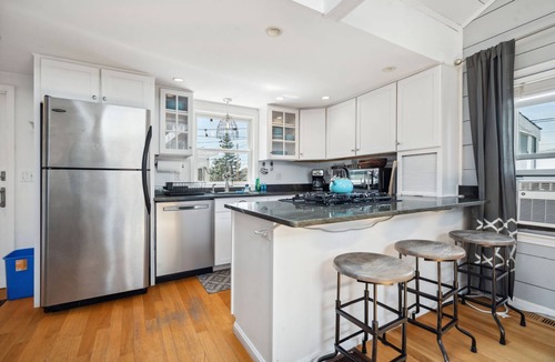 Newburyport House | Plum Puddin | Pet-Friendly | Screened Porch & Deck