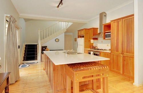 Bowral House | Plum Tree Cottage –pets welcome, WiFi