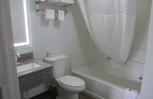 Williamstown Hotel | Plum Tree Inn