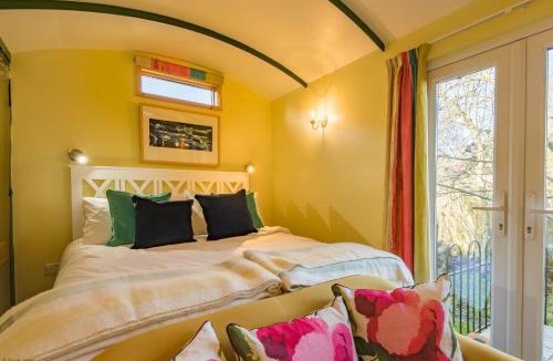 Stuppington House | Plumcot Halt by Bloom Stays