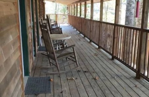 Frank House | Plumtree Mountain Retreat Studio #4