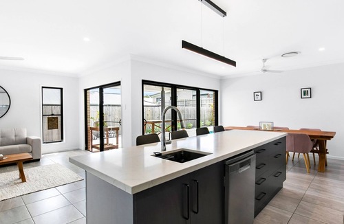 Pialba House | Plunge Inn at Pialba