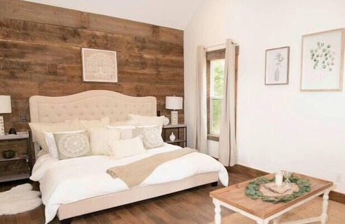 Waco Cabin | Plush Cabin 4 min to Homestead Heritage 18 min to Magnolia