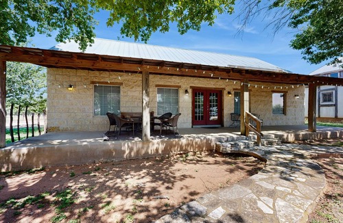 Fredericksburg Cabin | Plush dog-friendly suite on HWY 290 Wine Trail