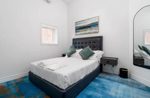 West Queen West Hotel | PLUSH Hotel Downtown CN Tower