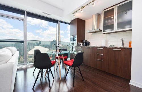 West Queen West Hotel | PLUSH Hotel Downtown CN Tower