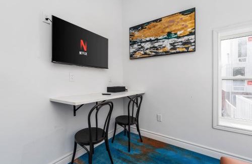 West Queen West Hotel | PLUSH Hotel Downtown CN Tower