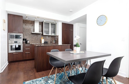 Niagara Hotel | Plush Hotel -Downtown Toronto 2 bedroom suite near CN Tower